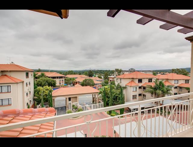 2 BEDROOM PENTHOUSE FOR SALE IN SUNNINGHILL